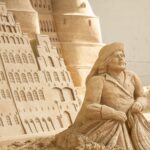 „Zeitreise im Sand“ – Sandskulpturen-Ausstellung Travemünde 2026
